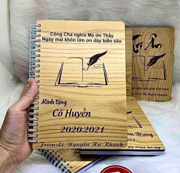 Sổ tay bìa gỗ khắc theo yêu cầu